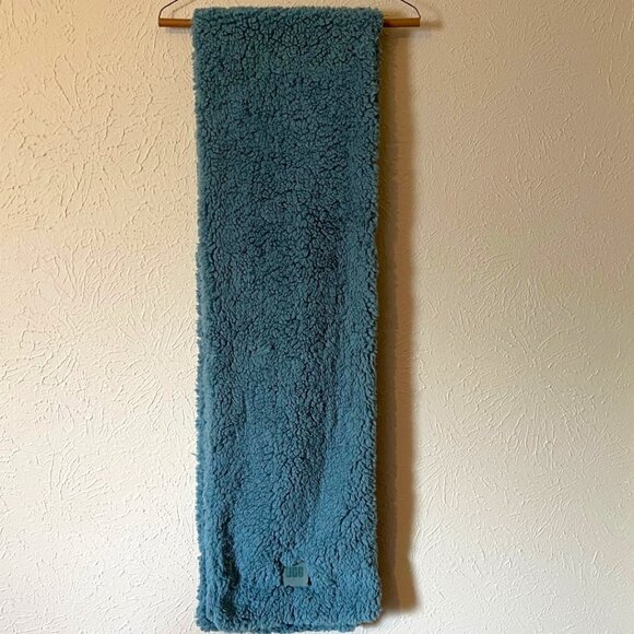 NWT UGG Sherpa Oversized Scarf, Aloe Vera, OS - Picture 1 of 3